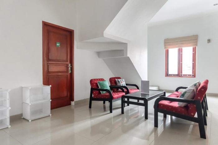 Mono Coliving Benhil, Pusat Rumah tetamu